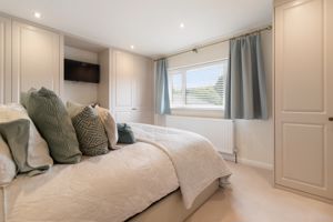 Principal bedroom- click for photo gallery